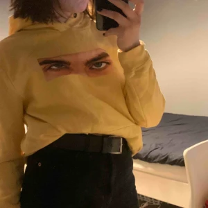  - Hoodie från Bershkas herravdelning. Superfin. Saknar snöre. Sparsamt använd