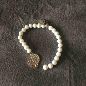  - Pärlarmband från Bud&Rose som jag inte längre använder. Simpel och fin till vardag och fest.