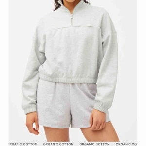  - Weekday lou sweatshirt säljes då den inte längre kommer till användning! Bra skick, något urtvättad men ser i princip nu ut. 