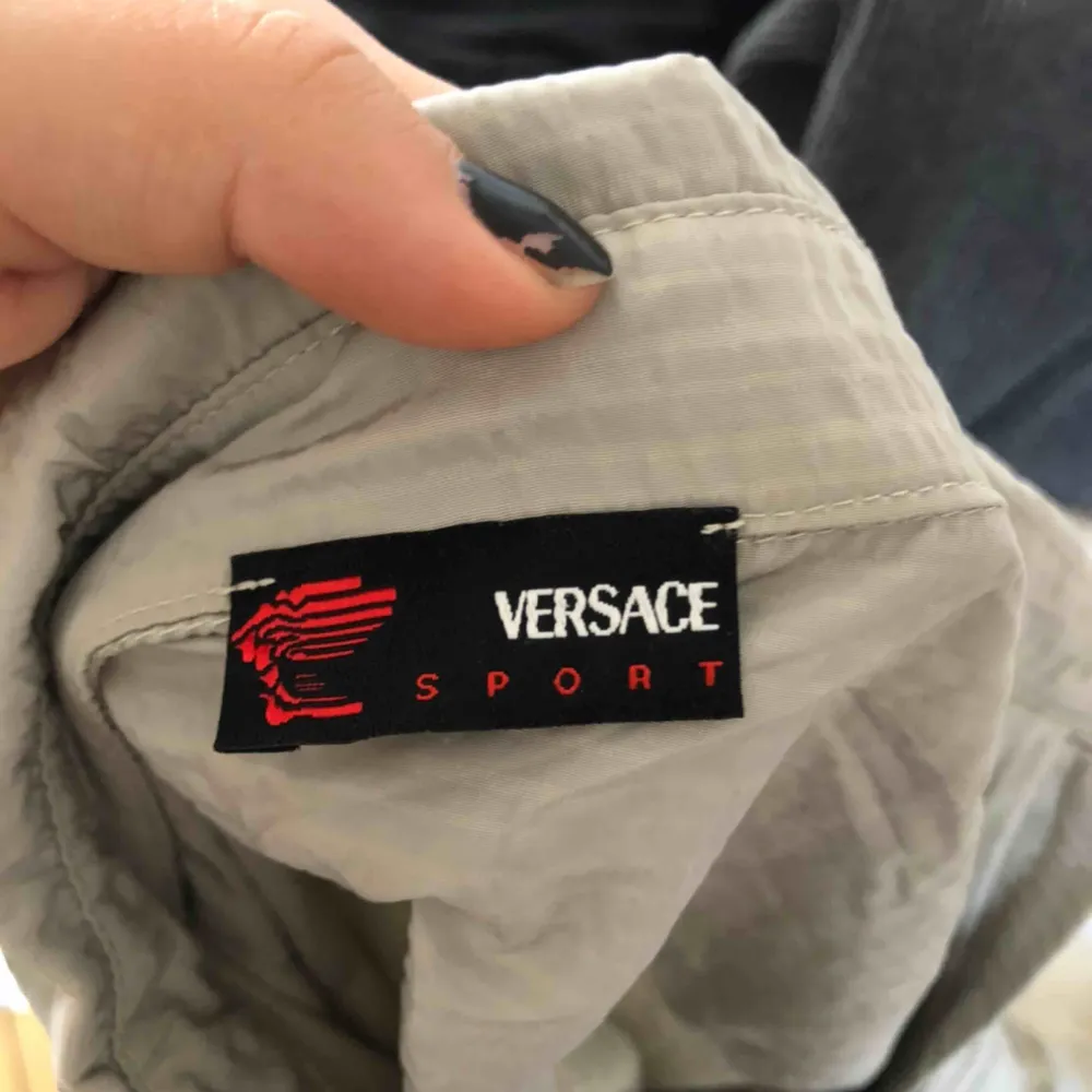 Svin cool tröja från Versace, väldigt skönt material men används inte längre :( 💞. Toppar.