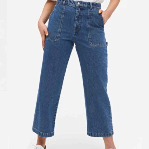  - Säljer mina snygga byxor från Monki i modell Rio eftersom jag tyvärr inte använder. Helt som nya och bara använda några gånger under hösten. Kan mötas i Stockholm annars tillkommer frakt