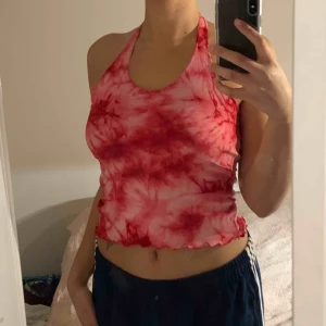  - Super söt halterneck top från Humana second hand. Frakt ingår