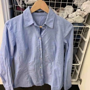 Hugo boss skjorta - Hugo boss skjorta dam, Pris går att diskutera vid snabb affär, köparen står för frakten