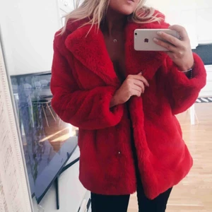  - Pälsjacka från Gina Tricot. Använd max 3 ggr. 