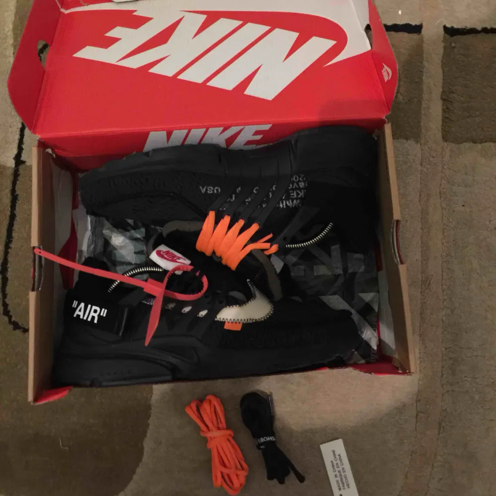 Off white presto storlek 44 sitter 43 44 Skick 9/10 Tar byten Buda Riktigt feta. Skor.