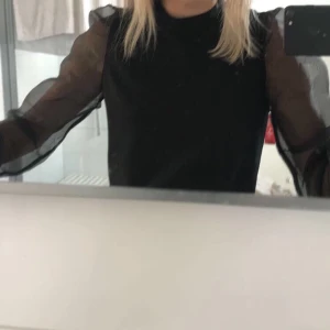 Tröja - Säljer denna jätte fina blus i strl S. Endast använd en gång så i jätte bra skick