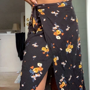 Omlottkjol - Jättefin omlottkjol som man knyter på sidan. 60kr