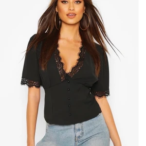 Blus  - Ny & oanvänd med lappar kvar