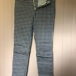 Secondhand byxor  - Köparen står för frakten, hör av dig om du har fler frågor, köp gärna fler plagg för paketpris❤️🥰