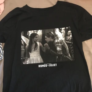 Svart T-shirt  - Snygg men används inte, frakt tillkommer 💓