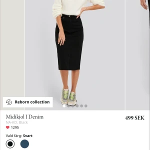Jeanskjol i midi-modell från NA-KD - Minilängd, svart jeans. Storlek 38. Från NA-KD. Nypris 500, mitt pris 100kr. Frakt tillkommer.
