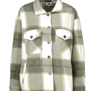 rutiga skjort-jacka  - Hej funderar på att sälja min  jacka då den ej kommit till användning alls har använt den vid ett tillfälle sedan har den bara ej kommit till användning. Säljer den bara  om jag känner mig nöjd med priset (köpte den för 540kr) men buda från 150kr