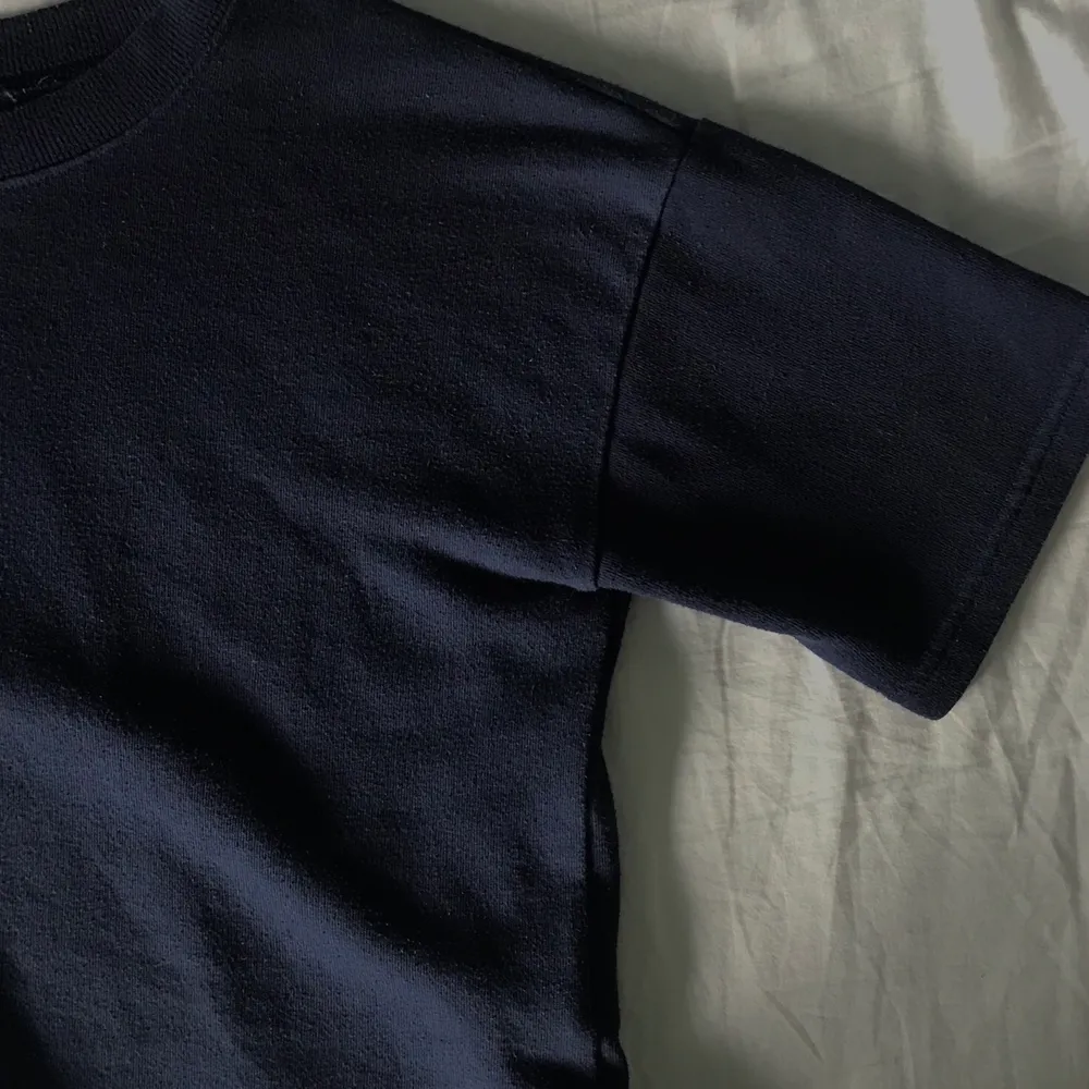 supercool och bekväm tröja i skönt material, köpt för ngt år sedan på bikbok✨ storlek xs men passar mig som oftast har s, 80kr INKLUSIVE FRAKT 🚚 ❤️. Skjortor.
