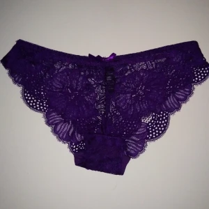 5 ST NYA TROSOR  - Helt nya trosor i spets, storlek XL! Jättefina med lappar kvar! Fem stycken, frakt ingår! ☺️ 