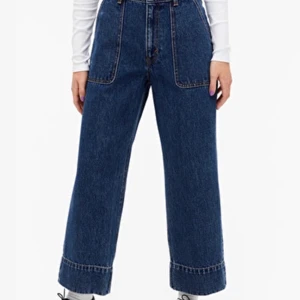 rio jeans från monki - ett av mina favoritjeans, modell rio, från monki! dessa har tyvärr blivit för små för mig, så jag säljer dem vidare ❤️ dessa är i ett väldigt bra skick då jag inte använt dem speciellt mycket. strl 30 på byxorna ✨ köparen står för frakten, vilket ligger på 30 kronor!