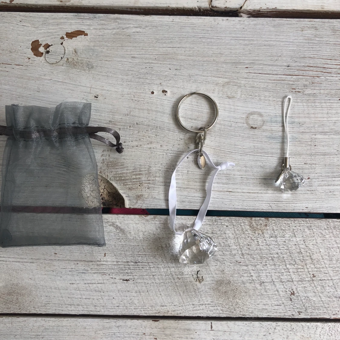 Helt ny nyckelring + påse 