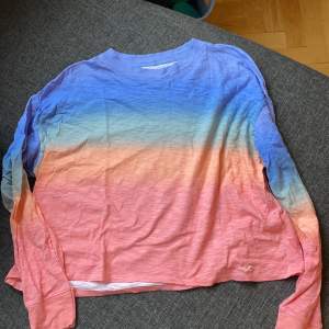 Helt ny hollister tie dye tröja i boyfriend modell. 