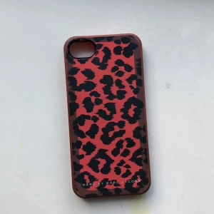Marc Jacobs mobilskal - Äkta Marc by Marc Jacobs skal för IPhone 5. Super gulligt