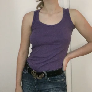 Linne - Lila assnyggt linne köpt på secondhand. Säker då ja inte längre har någon användning för det. Pris kan diskuteras