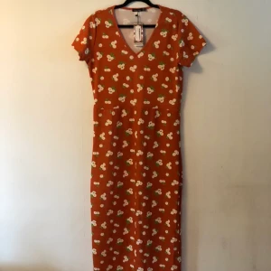 Långklänning  - Långklänning från boohoo, aldrig använd. Kan skickas men köparen betalar frakt. 