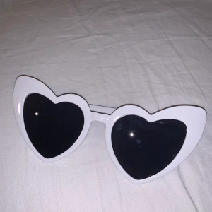 Solglasögon köpta i Thailand. - Unika solglasögon. 62 kr inte inkluderad frakt.