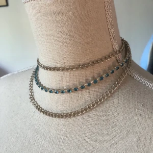 Choker - Tre-i-en- halsband/choker. Frakt 9kr.