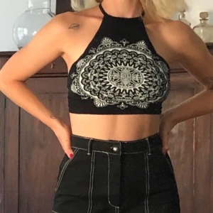 Festtopp! - Säljer festligt linne från Boohoo! Finns i Örebro eller om du vill frakta det lilla plagget ❤️ BUDA NEDAN eller skriv till mig