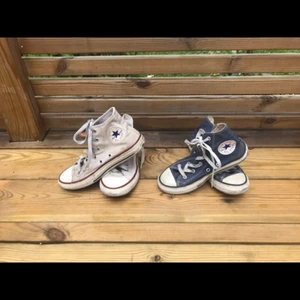 Converse - Brun: SÅLD   Svart: SÅLD   Vit: SÅLD  Mindre storlekarna: Vit: 33   Blå: 31 (100kr st) obs 38 Vita dock lite smutsiga