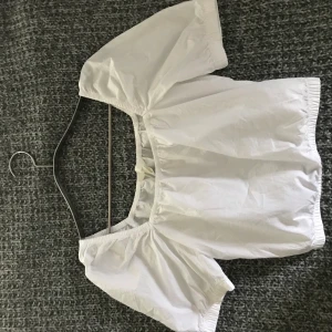 Vit topp - Aldrig använd, från hm