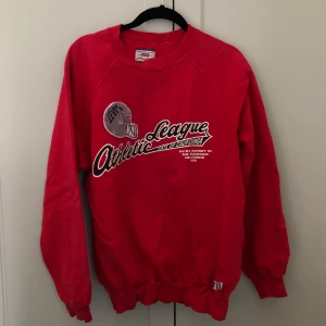 Vintage 80-talströja från Levi’s - Min pappas gamla tröja från 80-talet, från märket levi’s, väldigt fin och unik tröja 