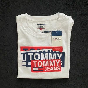 Ny T-shirt  - T-shirts 130:-/ st   Frakt:  1 vara 49:-  2 varor 55:- 3 eller fler 69:-