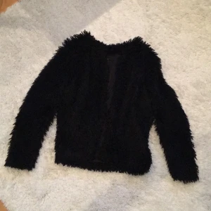  - Lurvig kofta / jacka perfekt till hösten
Köpt förra hösten och använd fåtal gånger
Storlek S 
