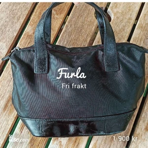Furla - Furla svart väska! Serienummer: 258511