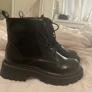 supersnygga kängor - super snygga skor, aldrig använda storlek 39!💓 