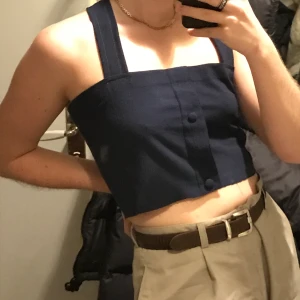 Blå top - Sytt en egen topp av en gammal kjol🤗 inte på profsnivå men är väldigt gullig!❤️