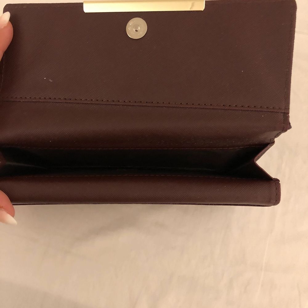 LV plånbok (fake) - Accessoarer | Plick Second Hand