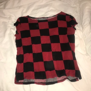 Grunge tshirt - Vanlig jätteskön tshirt typ lite grunge/emo vibe. Funkar xs-L👣