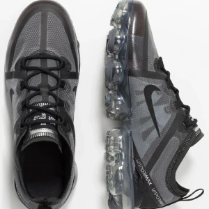 Vapormax - Säljer mina vapormax då dom kommer inte till någon användning, knappt använda och de är i mycket bra skick. Storlek 38