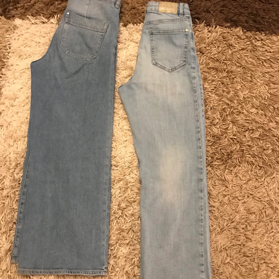 Två par vida jeans!