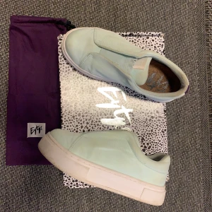 Ljusblå eytys   - Säljer mina fina eytys som är använda max 5ggr. Säljer pågrund av att de är för stora för mig. Säljer de för 500kr + ev frakt men pris kan disskuteras. Nypris 1800kr. 