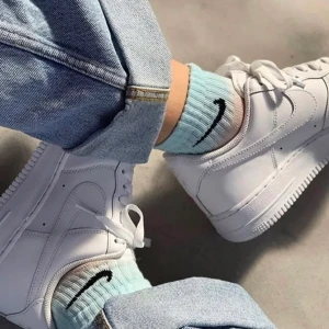 Tie Dye Nike Strumpor - Bjuder på ett par gratis vita strumpor på alla köp! Superfina strumpor som finns i storlekarna 37-42 samt 42-46. Perfekt julklapp. Fri frakt i hela Sverige🥰