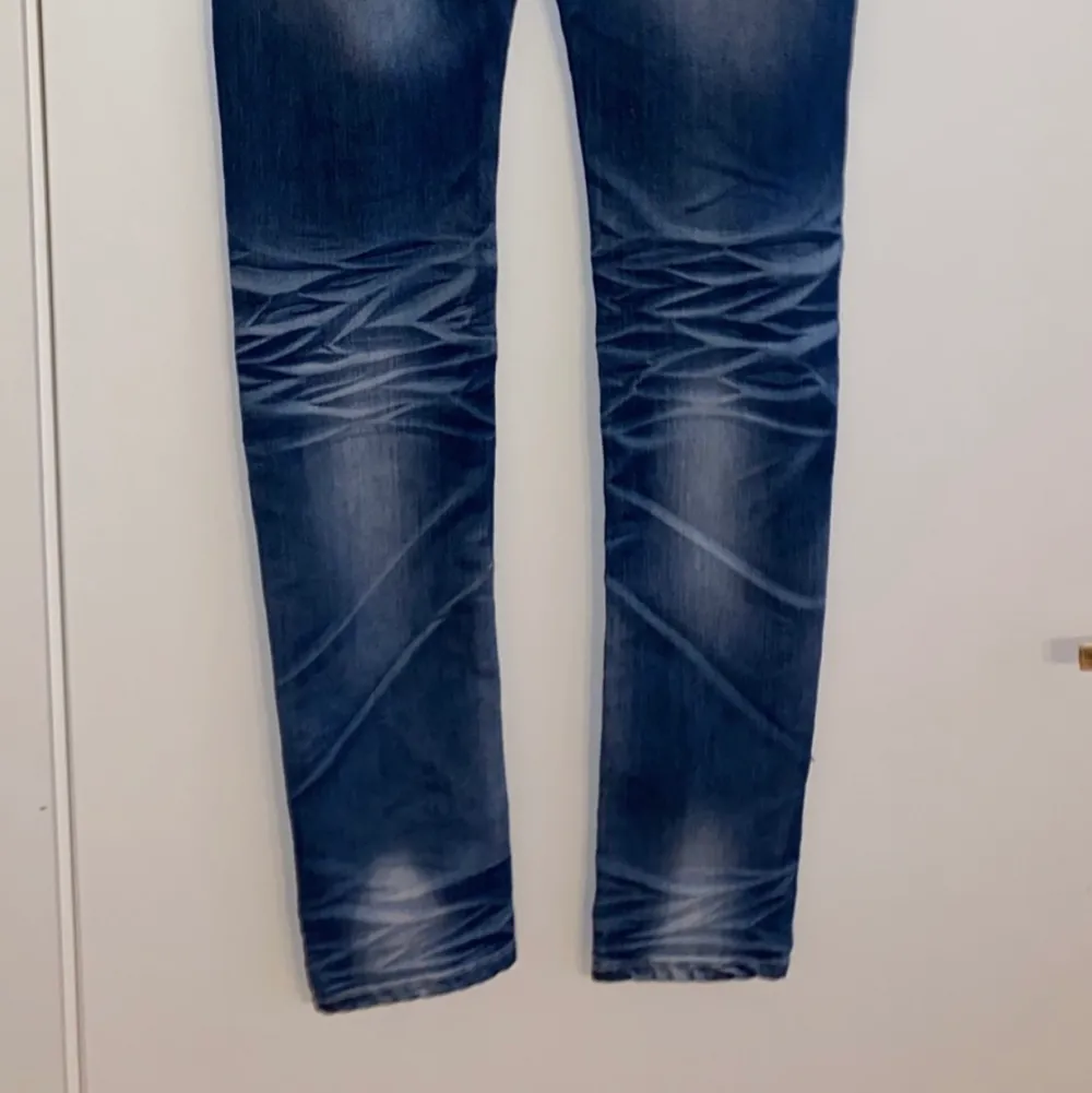 Ett par jeans i storlek M. Jeans & Byxor.