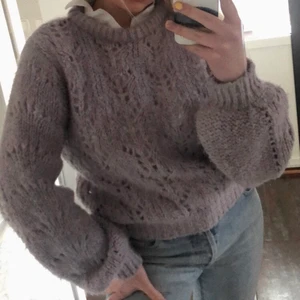 Lila stickadtröja  - Jättefin stickad tröja i en super fin lila färg! 