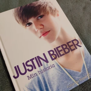 Justin Bieber bok Min historia - Bok som kom ut 2011. Den är välbevarad och läst en gång ungefär. Köparen står för frakt och frakt är baserat på vikt. 
