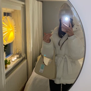 Baguette väska - Finaste väskan helt oanvänd med lappen kvar, helt enkelt inte kommit till användning bara. Skriv för fler bilder! Köparen står för frakten🥰