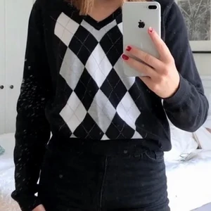 Rutig brandy Melville liknade tröja - (Lånad bild) säljer då jag inte använder, storlek s. Om många intresserade blir det budgivning i kommentarerna 🖤🖤 180kr - startpris 