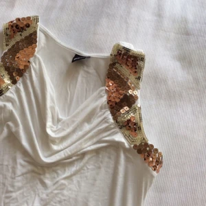  - Linne med paljetter