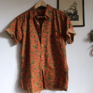  - Skjorta storlek M. Finns i Malmö/Lund. Kan skickas om så önskas - köpare står då för frakt. 