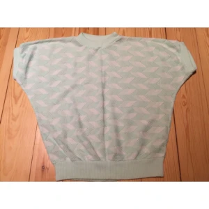  - Blus 50kr ingår frakt