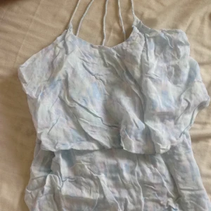  - Top ifrån Holister! Den passar perfekt till sommarens alla tillfällen!